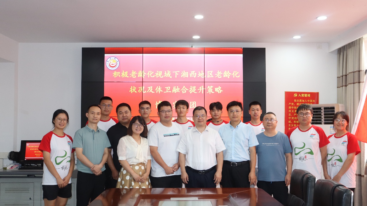 研究生院慰问体育学院研究生暑期社会实践团队